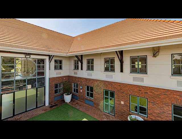 1,928M² OFFICE TO LET IN HYDE PARK